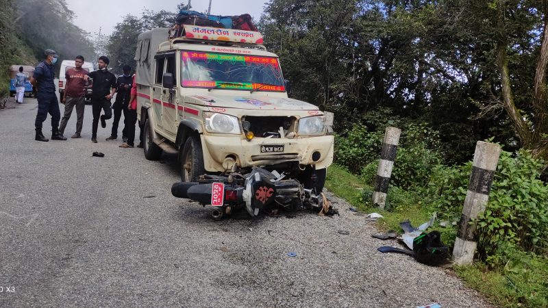 अछाममा मोटरसाइकल र जिप एक आपसमा ठोक्किँदा २ जना घाइते