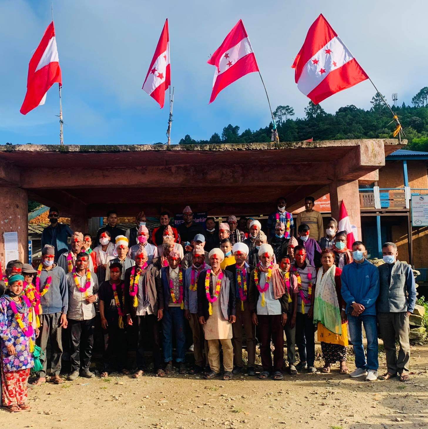 तुर्माखादमा एमाले र माओवादी केन्द्रका तिन दर्जन बढी नेताकार्यकर्ता  काङ्ग्रेसमा प्रवेश