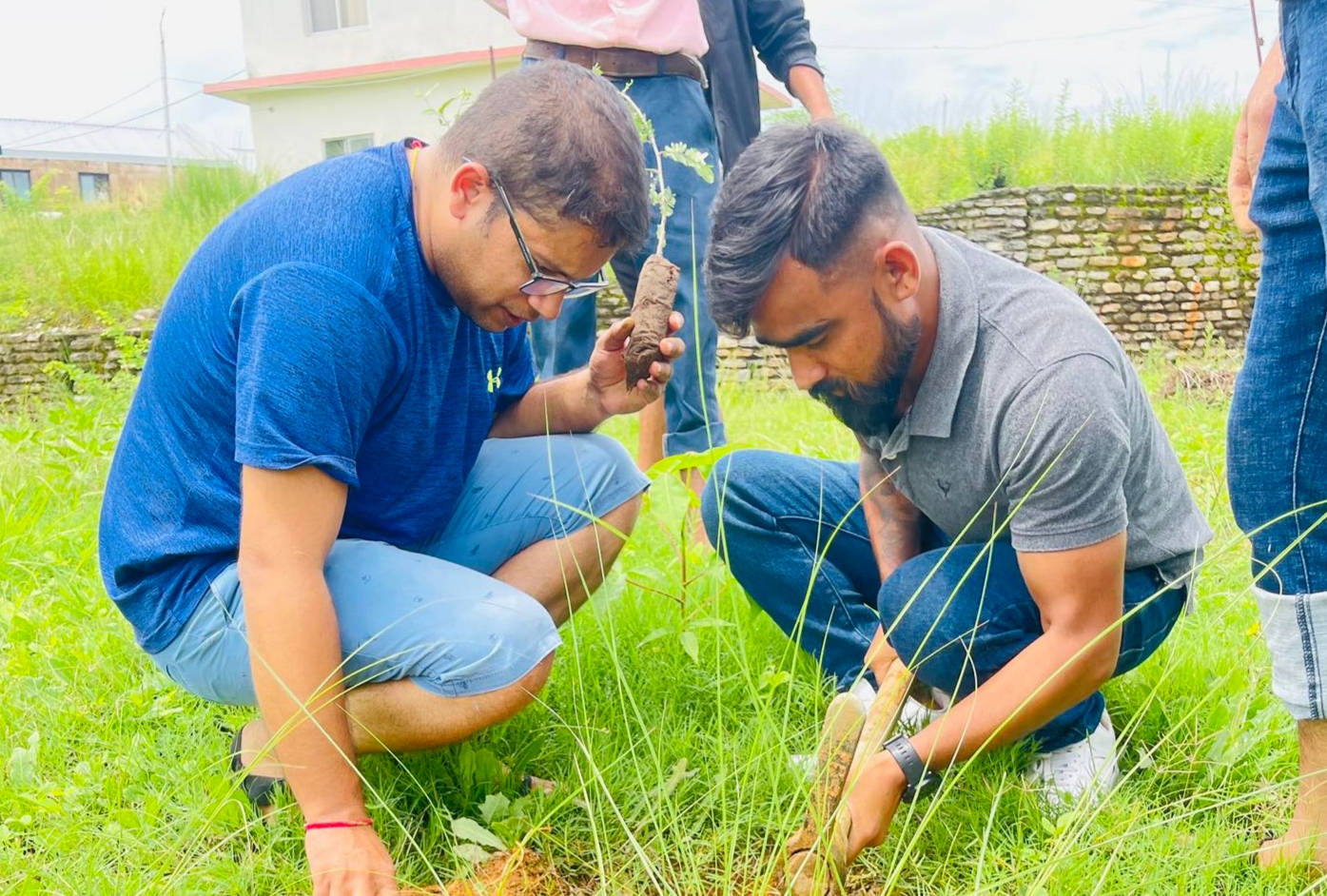 बि•पि कोइरालाको ४१ औं स्मृति दिवसको अवसरमा नेबिसंघ अछाम द्वारा बयालपाटामा वृक्षारोपण