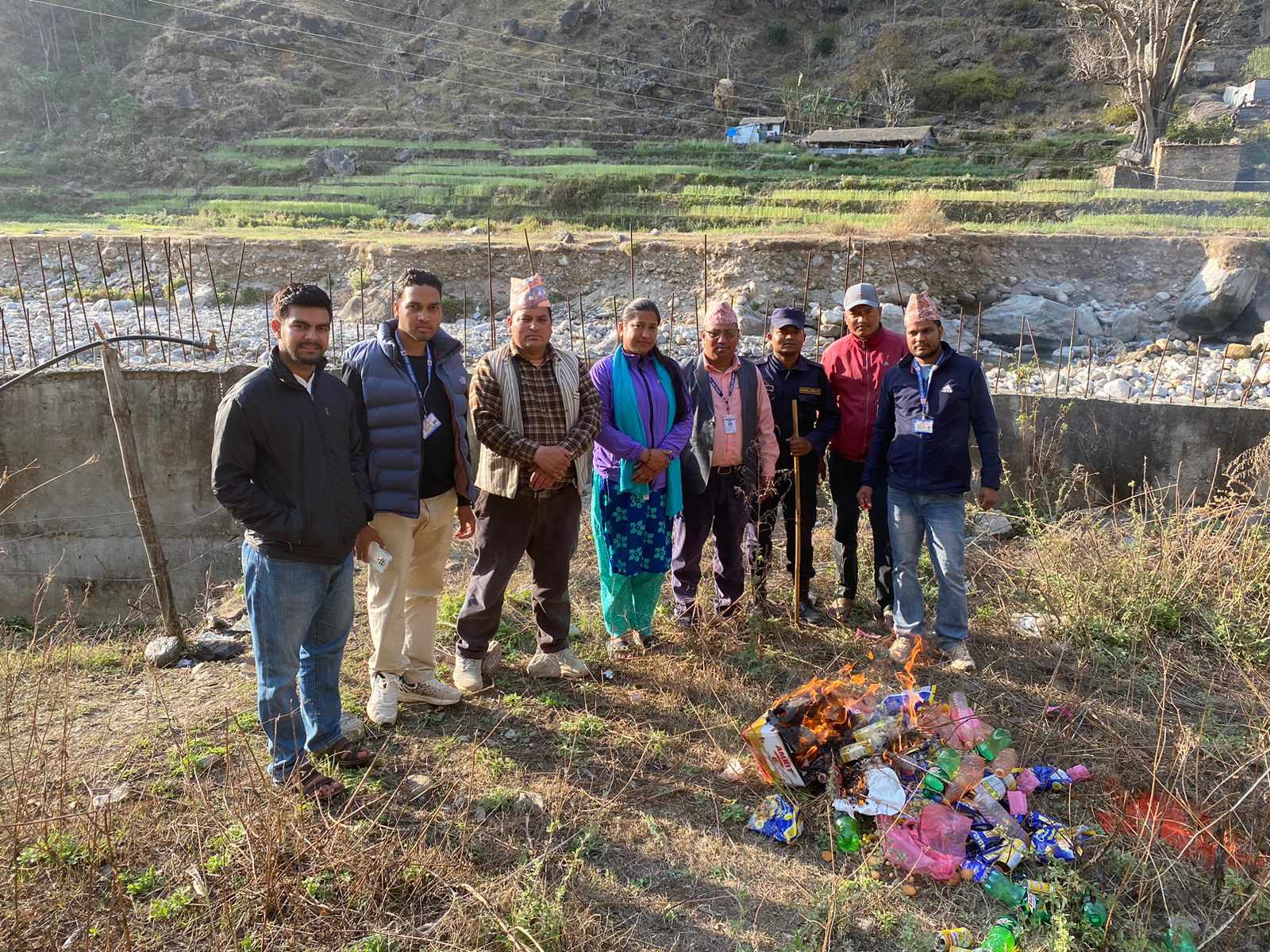 रामारोशनका बजार क्षेत्रमा प्रशासनको अनुगमन, म्याद नाघेका उपभोग्य वस्तु बरामद