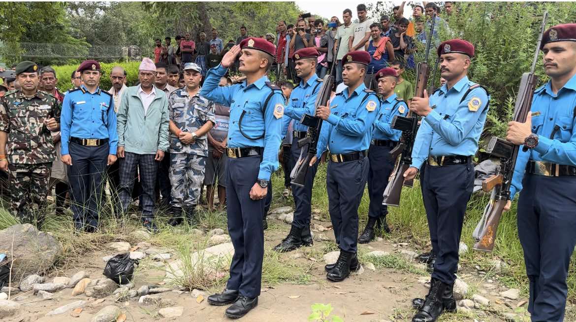 ड्युटीमा खटिएका प्रहरी सहायक हवल्दार बोहराको निधन प्रति शोक सलामी अर्पण 