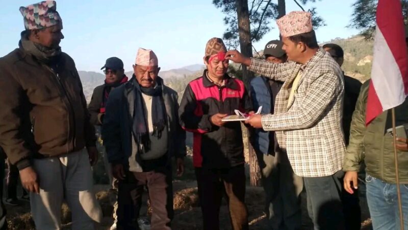 नेकपा एमाले अछामका नेता बुढा नेपाली काङ्ग्रेसमा प्रवेश